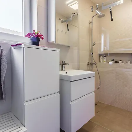 1 Bedroom Cozy In Peroj