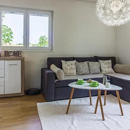 1 Bedroom Cozy In
